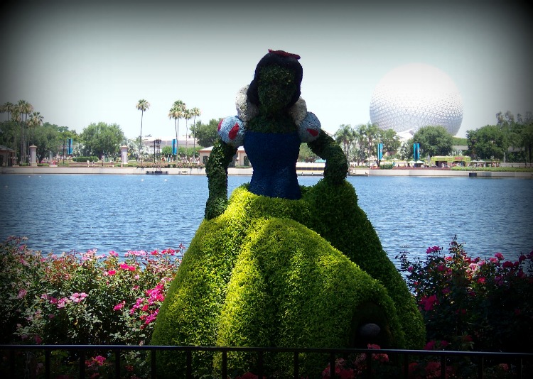 Snow White in topiary form.