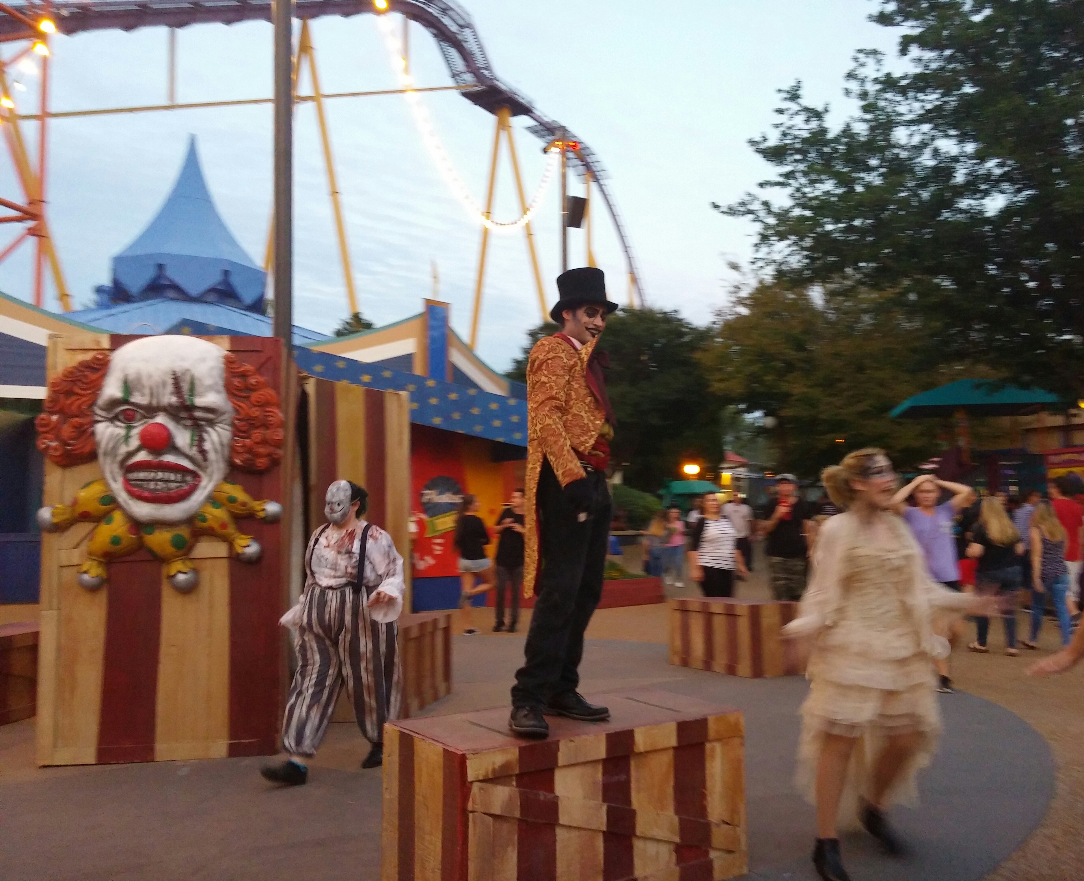 Busch Gardens opens HowlOScream 2017